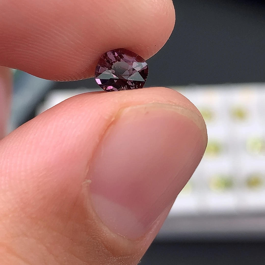 未镶嵌裸石尖晶石0.71克拉紫色尖晶