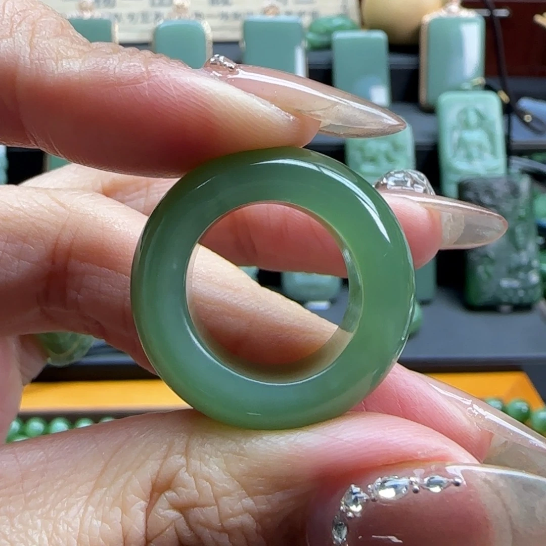 和田玉（碧玉）颈饰未镶嵌格****?