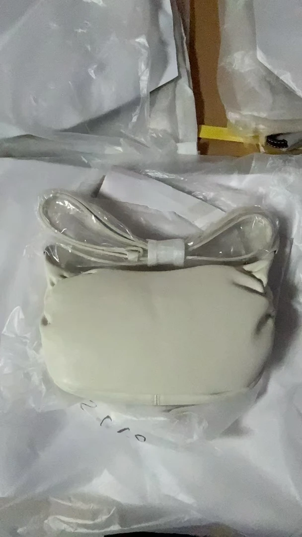 8352白色【孤品微瑕】新款时尚轻奢百搭气质女包