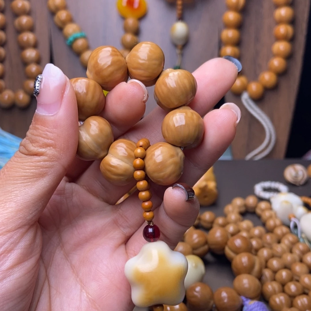 吊坠猴头核桃手持