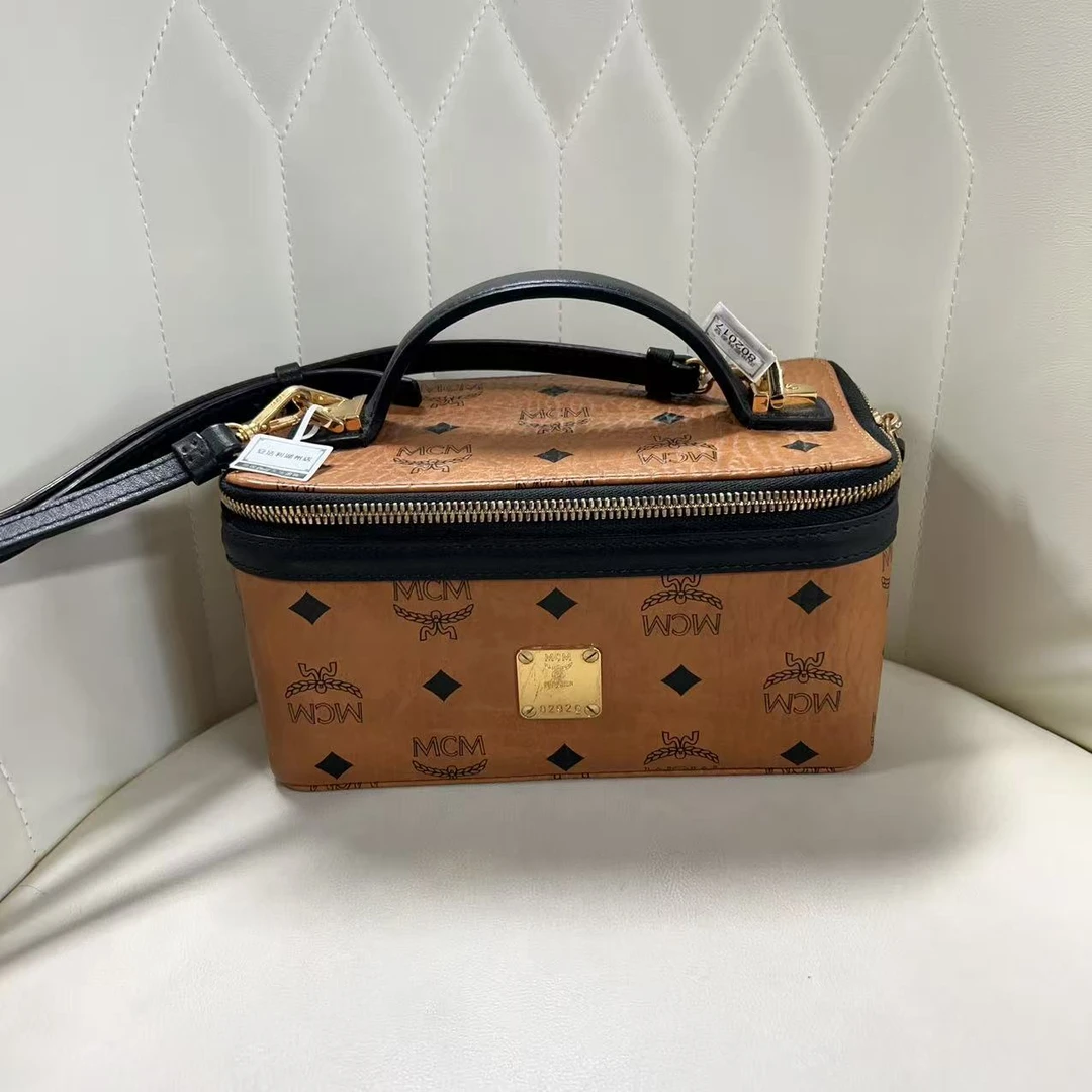 95新 MCM mcm干邑色化妆盒百搭单肩包