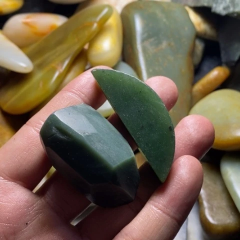 未镶嵌和田玉（糖玉）挂件