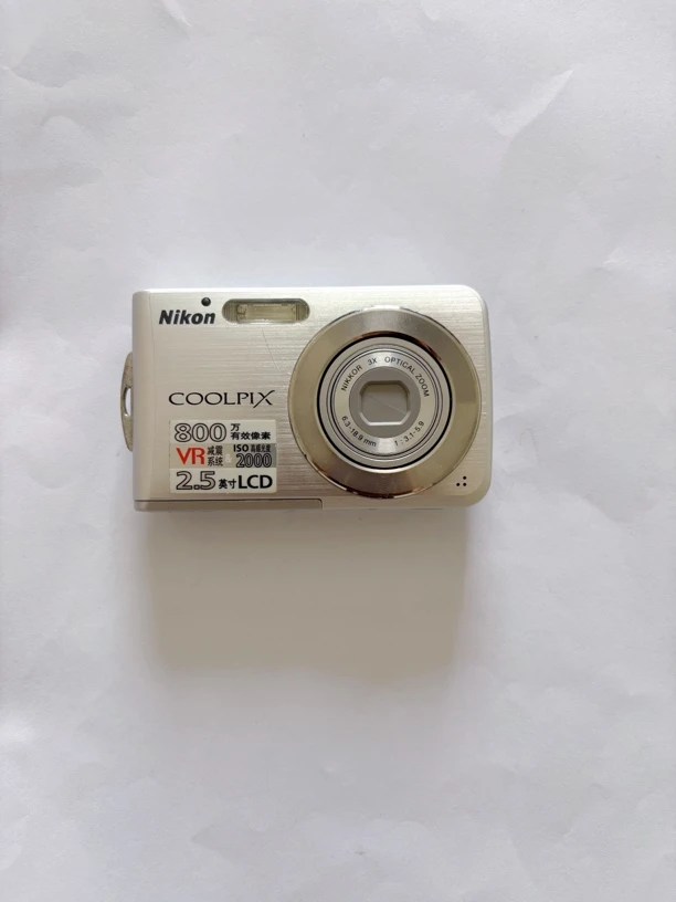 95新 Nikon/尼康 尼康S210数码CCD800w像素屏幕有点暗不影响出片
