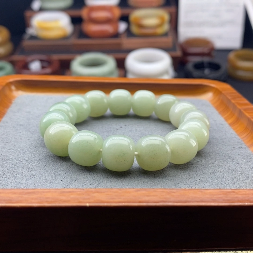 未镶嵌手镯石英岩玉