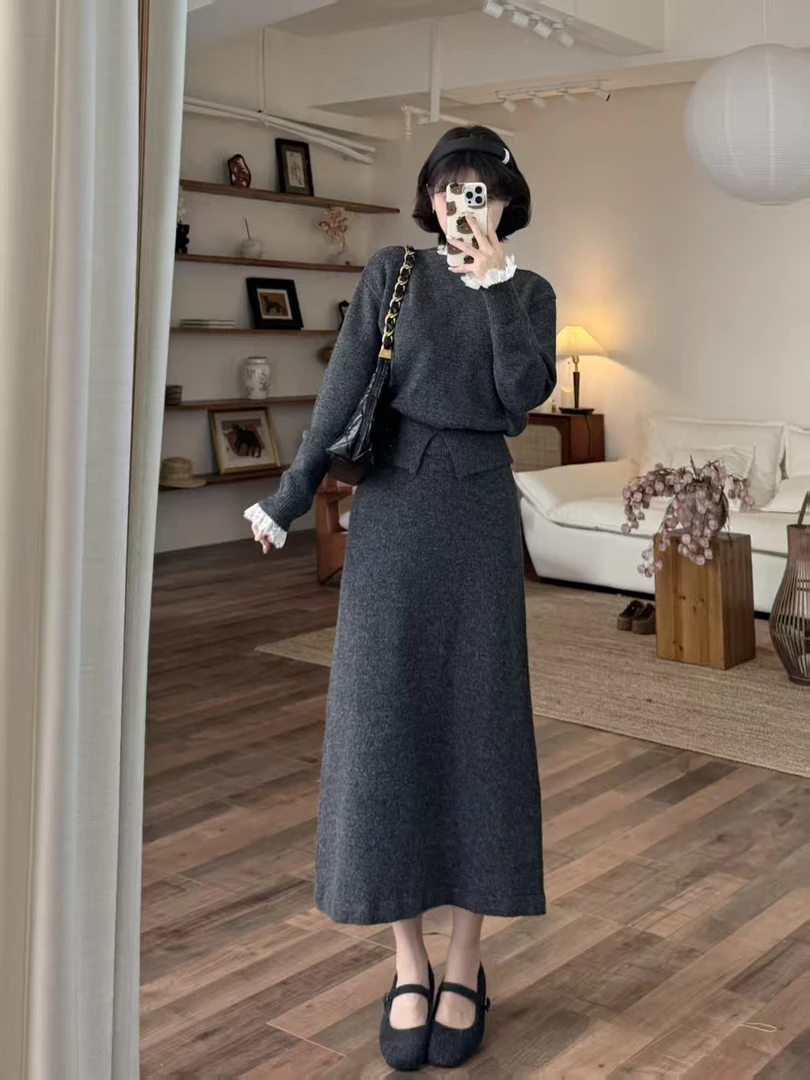 蕾英俊-莉莉周-冬季复古高级蕾丝拼接开叉针织衫+高腰针织半裙