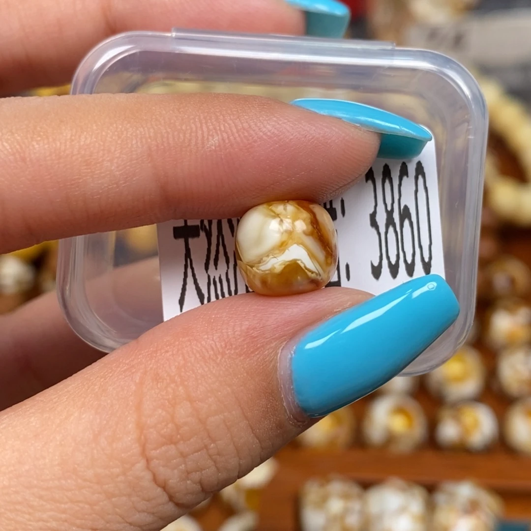 蜜蜡未镶嵌珠宝奇石3860