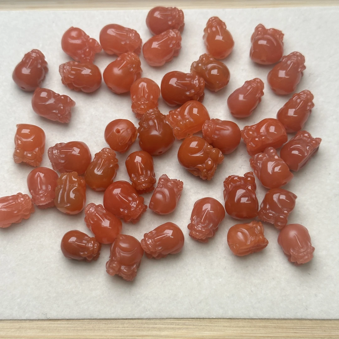 【E90】南红貔貅（通孔）多样性发其一