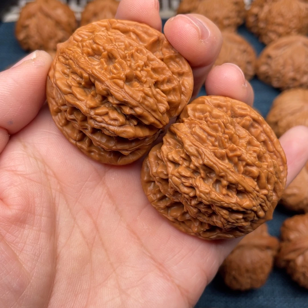 把件文玩核桃42红皮老树虎头