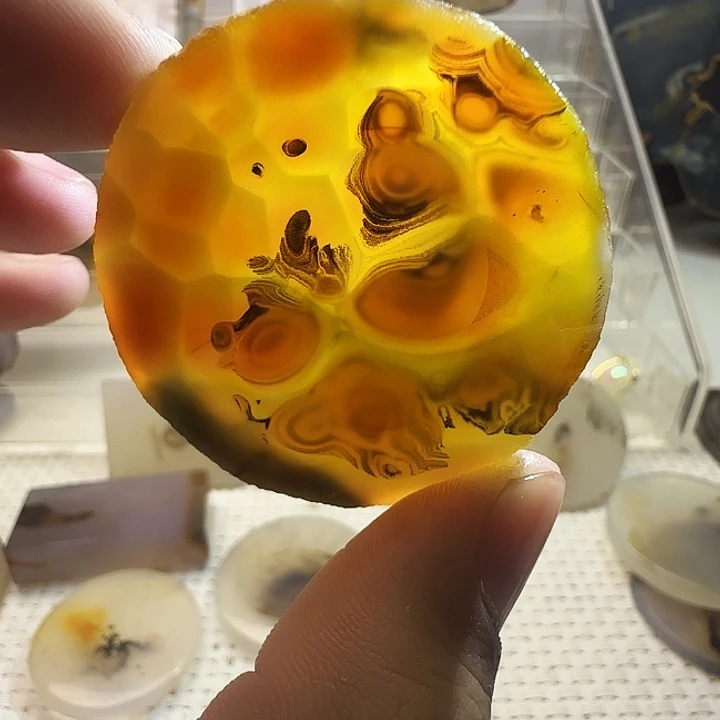 玛瑙/玉髓未镶嵌珠宝奇石