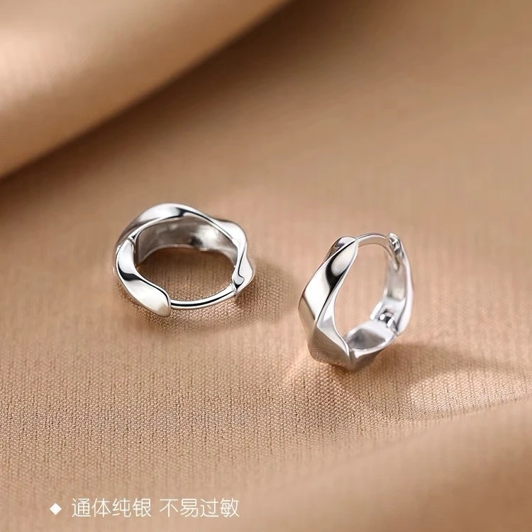 s925银色莫比乌斯素圈耳环小众个性扭曲高级感耳钉轻奢清新耳饰品