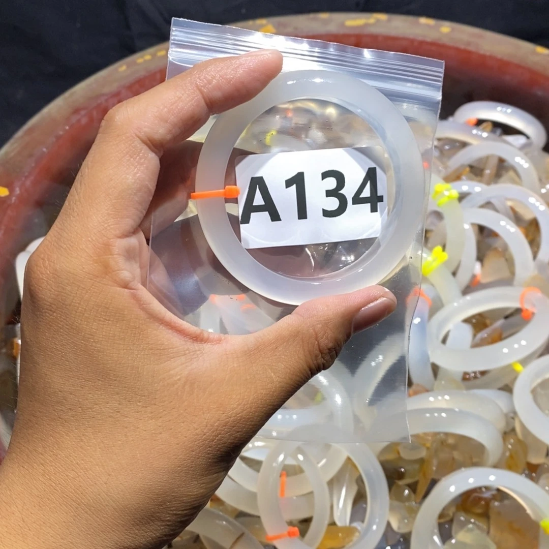 ド***金玛瑙/玉髓未镶嵌手镯