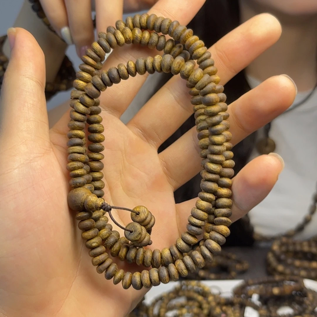 沉香碎屑+母树老虫漏算盘珠18克+