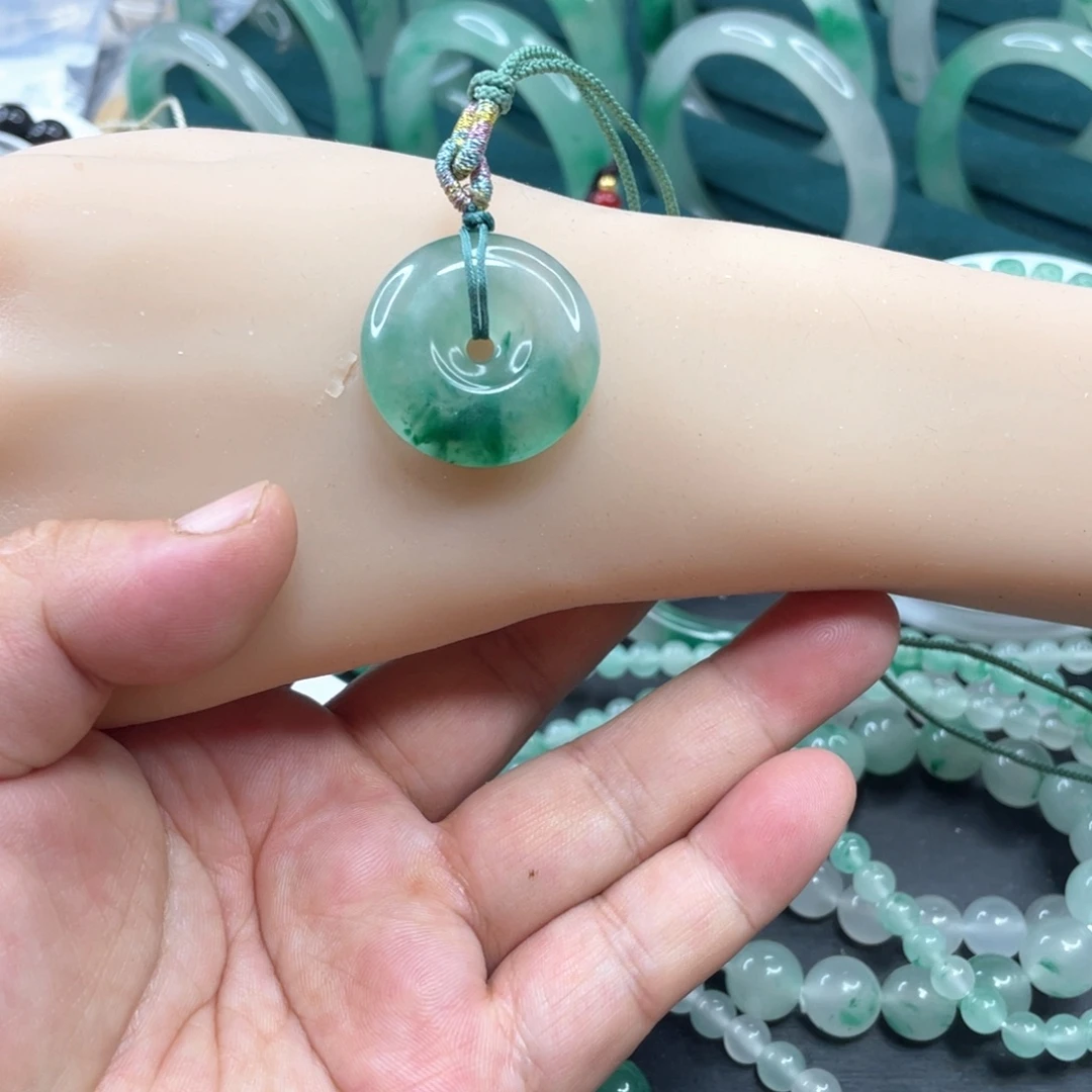 石英质玉未镶嵌颈饰