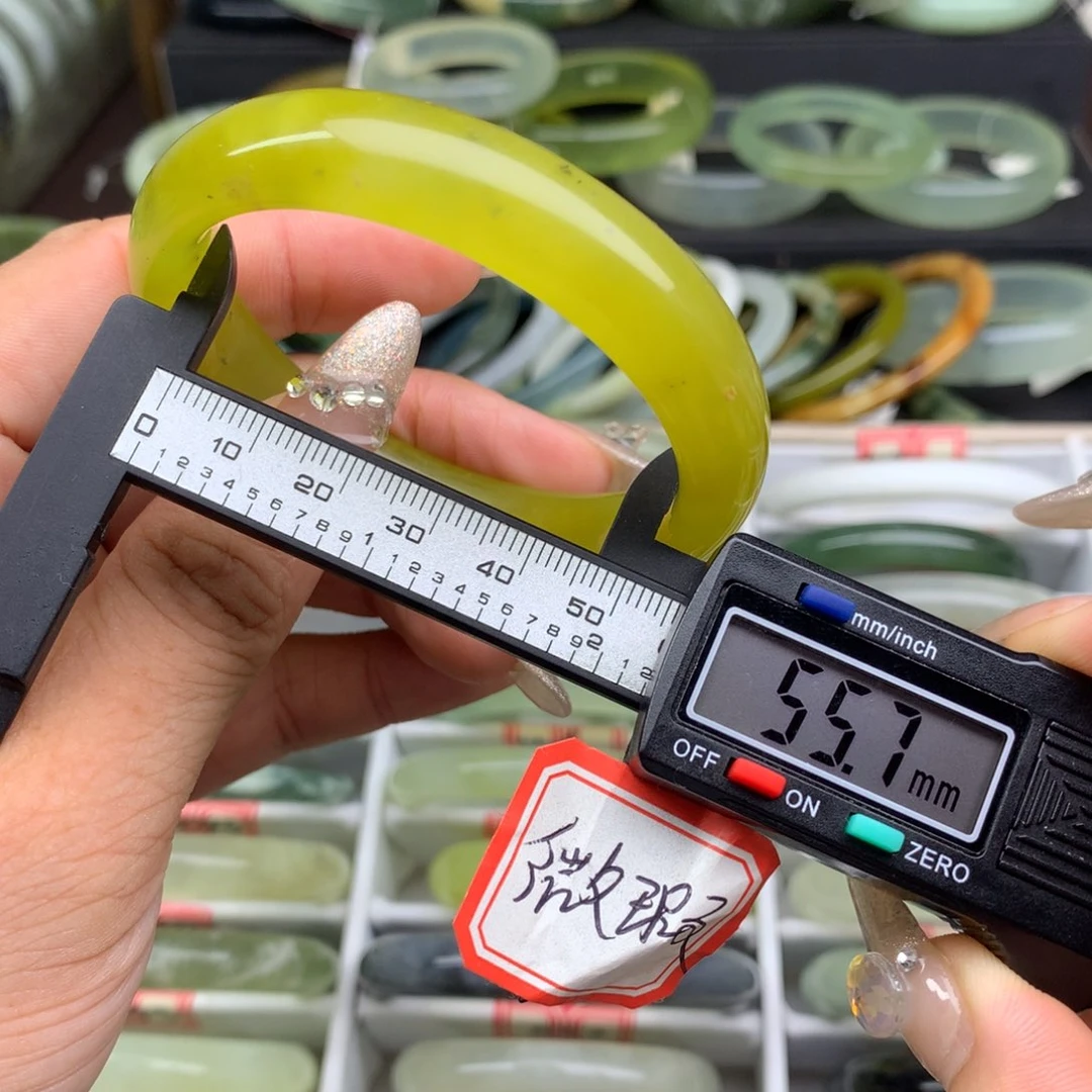阿***晚未镶嵌蛇纹石玉手镯2125