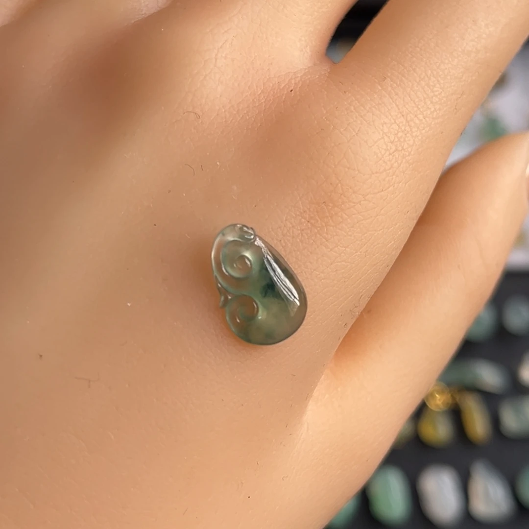 翡翠未镶嵌颈饰裸石