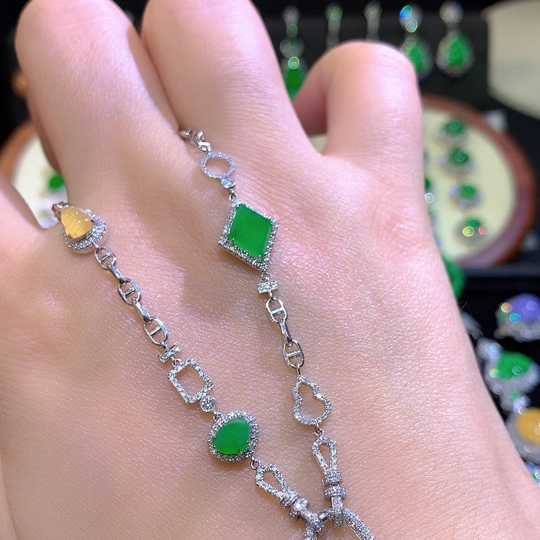 翡翠18K金镶嵌颈饰高冰满绿万能链