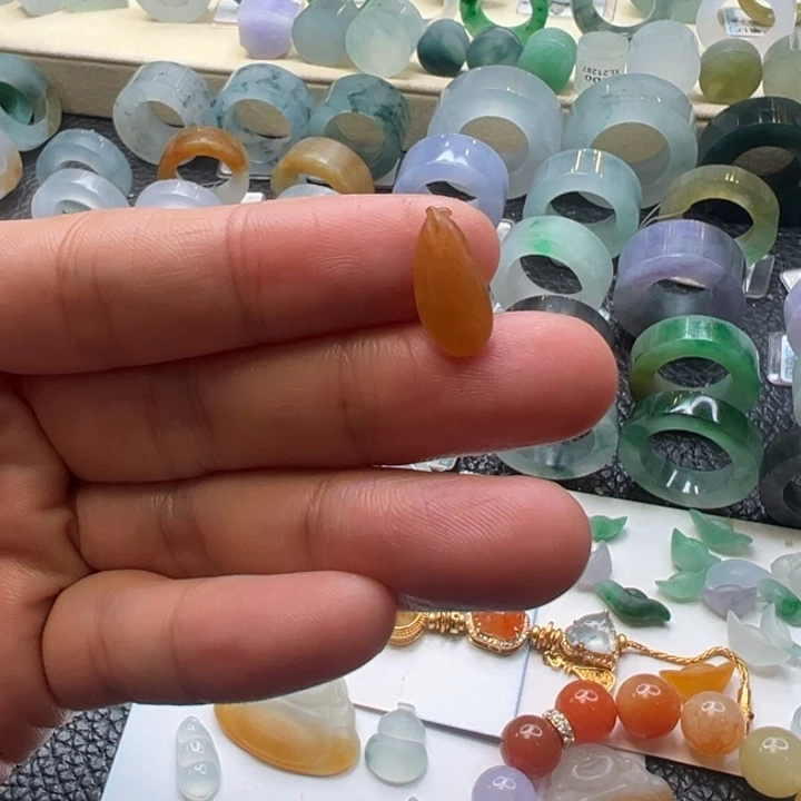 定制翡翠未镶嵌翡翠