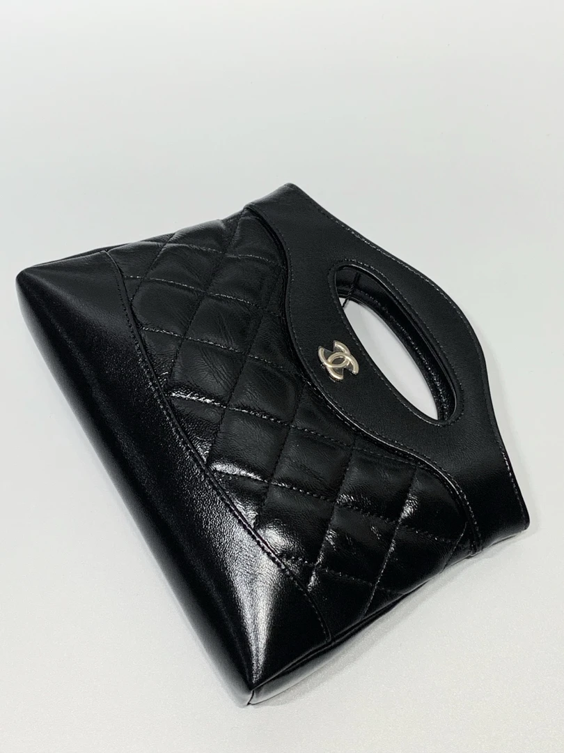 99新 Chanel/香奈儿 HIHI/24B 黑金横版油蜡羊皮nano 31bag