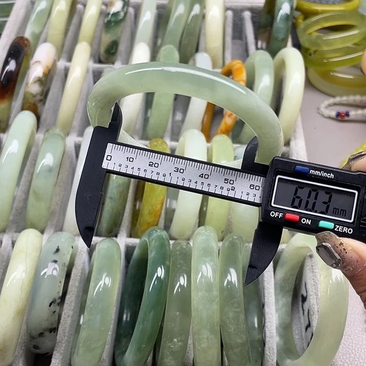 蛇纹石玉未镶嵌手镯242