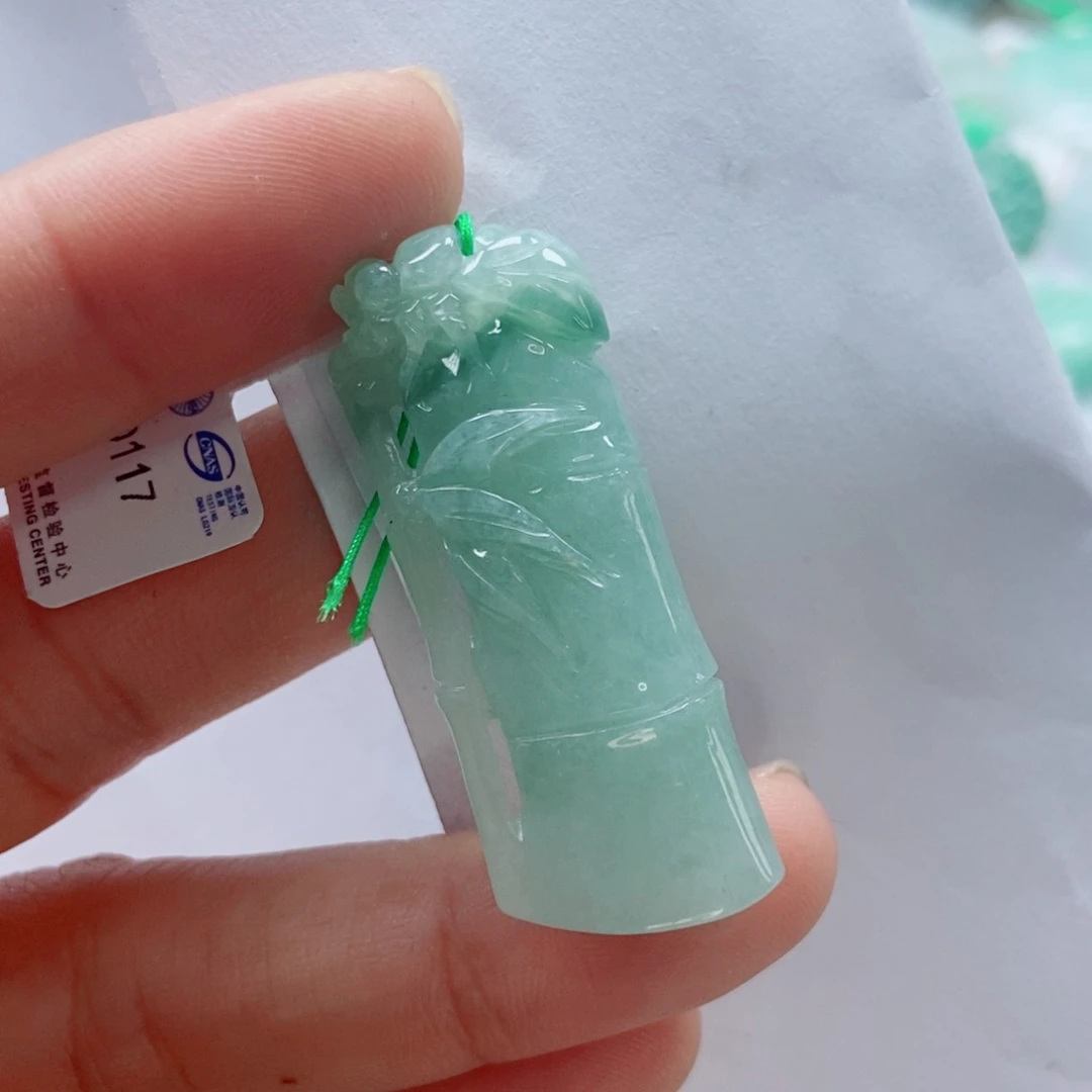翡翠颈饰未镶嵌天然