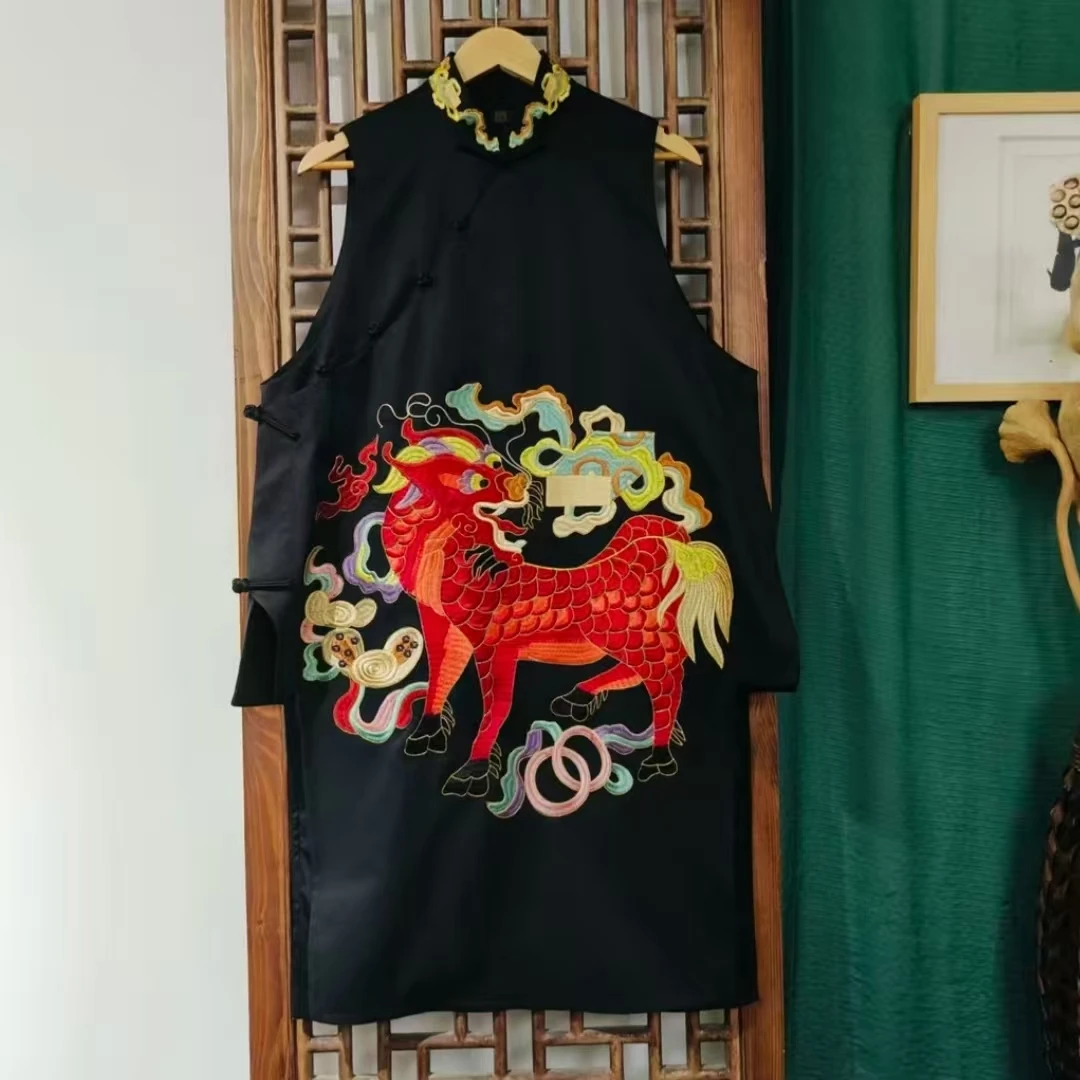 ( LS152-1）凤徕兮私人定制黑底红麒麟刺绣斜襟小立领盘扣马甲