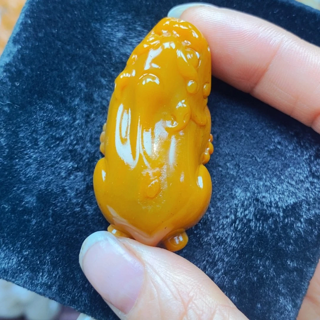 未镶嵌石英质玉（黄龙玉）颈饰