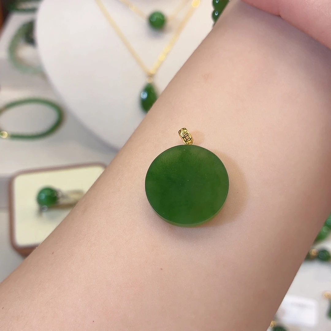 和田玉（碧玉）18K金镶嵌颈饰