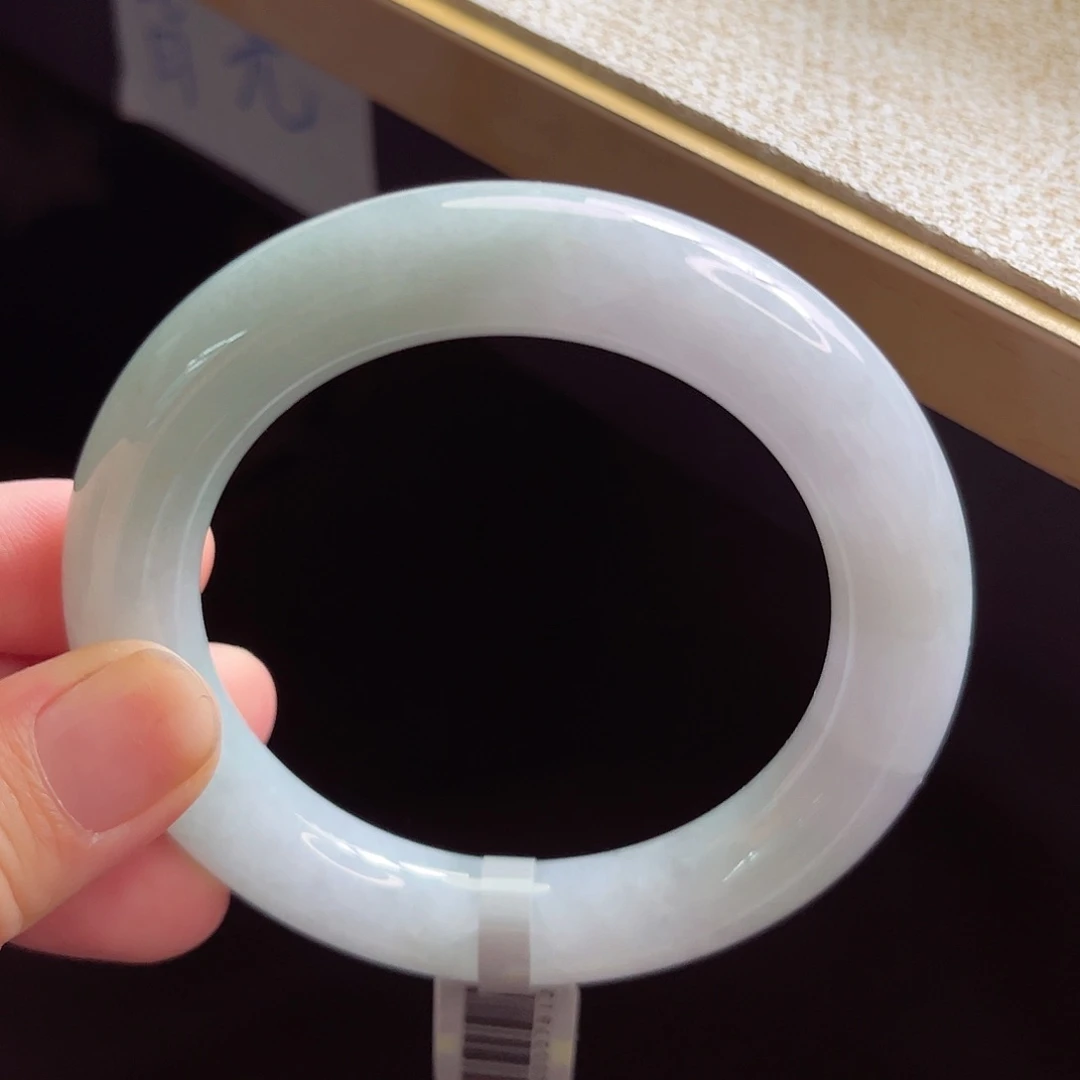 翡翠手镯未镶嵌手镯