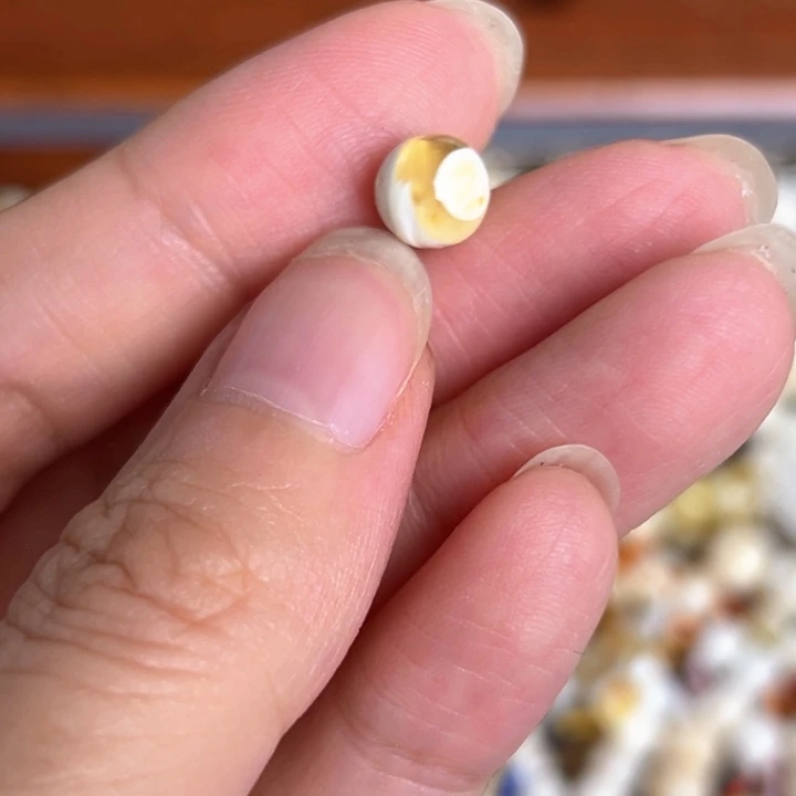 未镶嵌蜜蜡裸石7.4mm一个