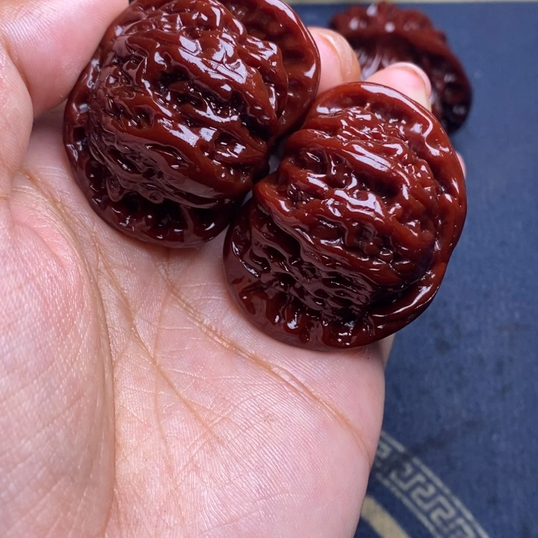 文玩核桃吊坠白狮子 43