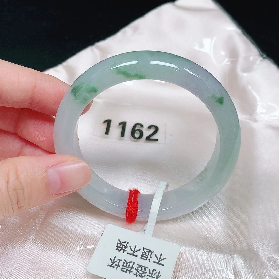 未镶嵌手镯（圆镯）翡翠