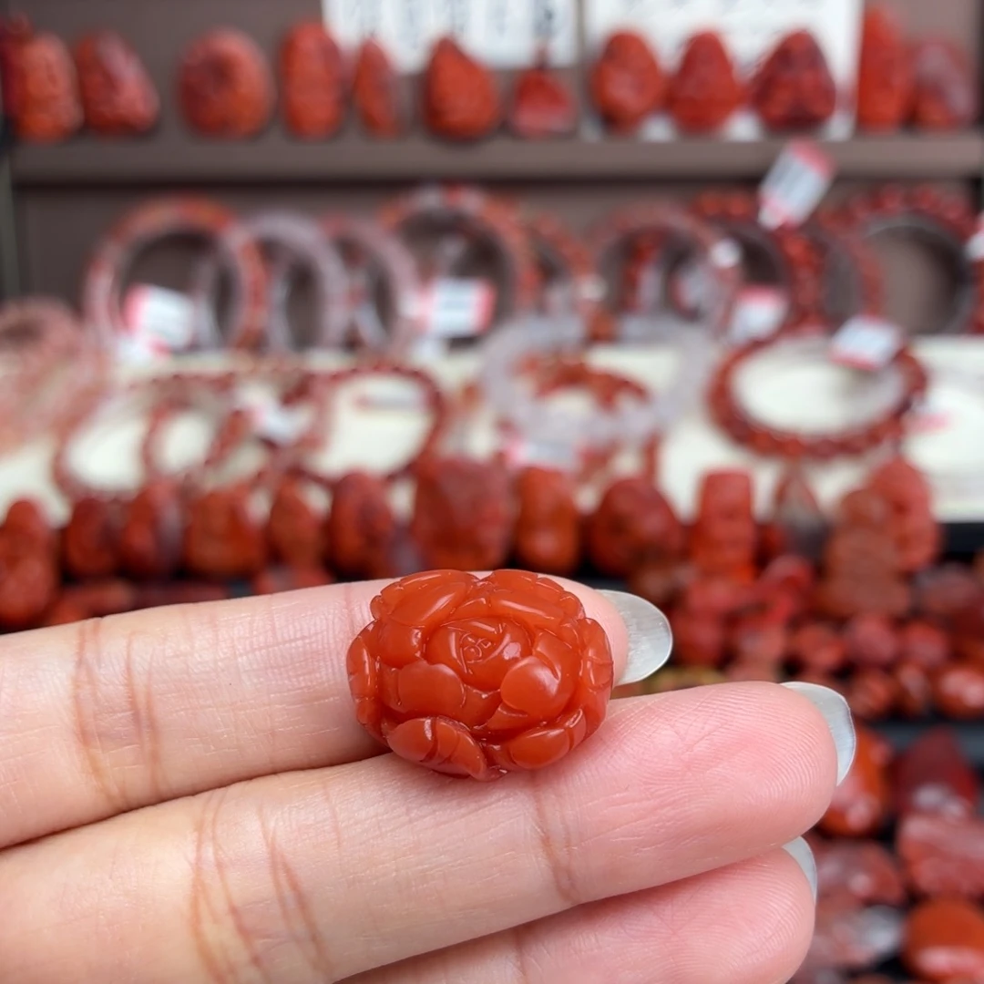 南红玛瑙未镶嵌颈饰牡丹花