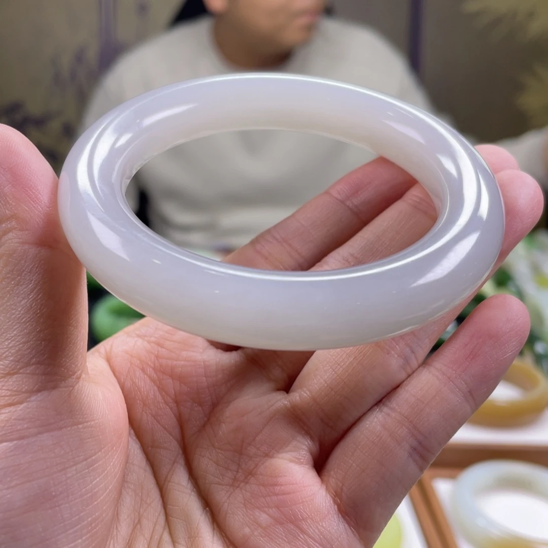 和田玉未镶嵌手镯56圈