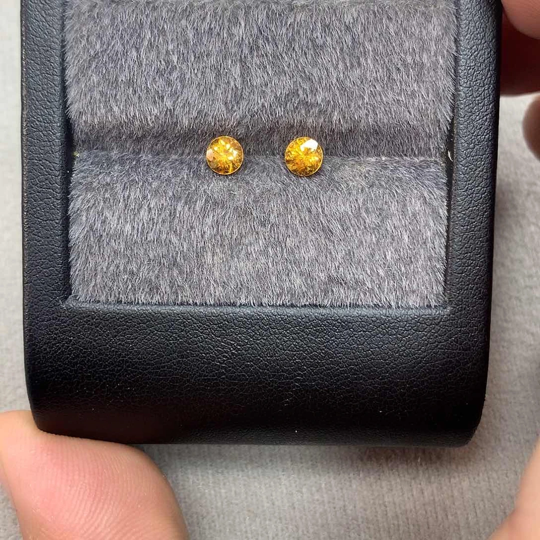 未镶嵌裸石石榴石（芬达石）0.9ct天然芬达石榴石