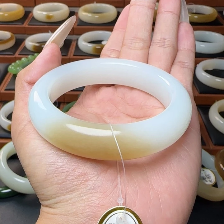 J****和田玉未镶嵌手镯