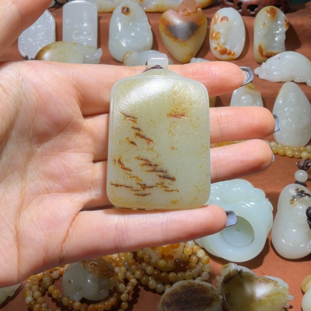 年****和田玉未镶嵌颈饰