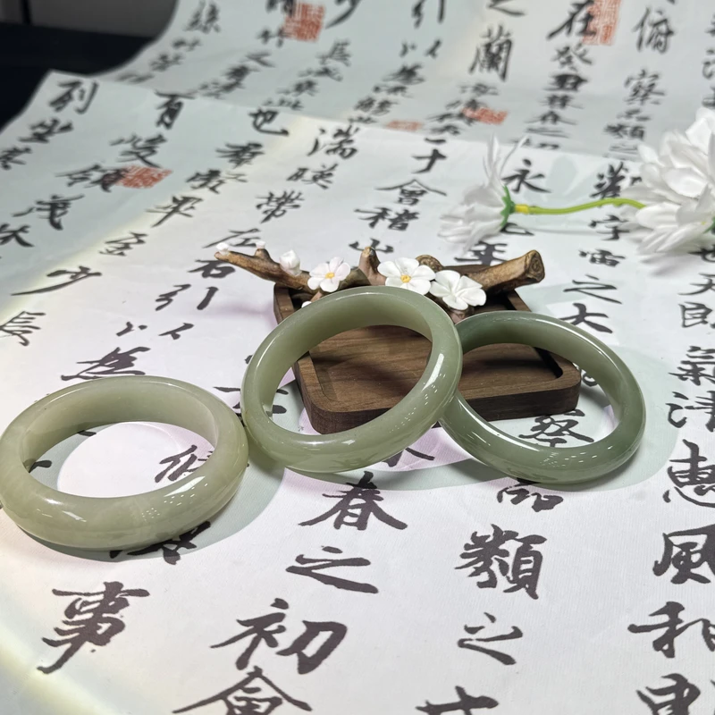 天然东陵翠浅色手镯拍一发一多样性发其一1070049