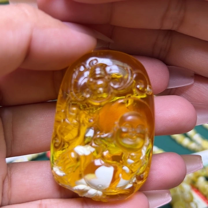 李***白蜜蜡未镶嵌珠宝奇石