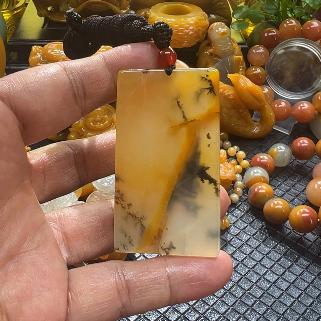 平***安石英质玉未镶嵌颈饰