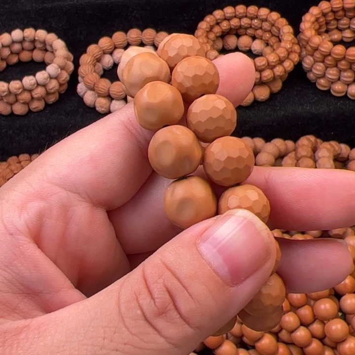 微瑕泛油二等奶酪，钻面。