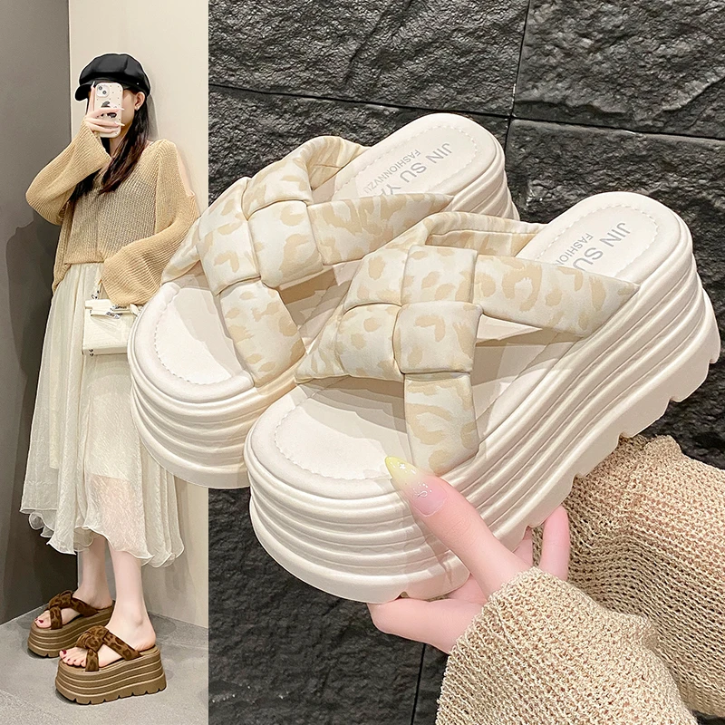 凉拖鞋女夏外穿2025新款仙女风配裙子休闲时尚百搭沙滩凉拖鞋