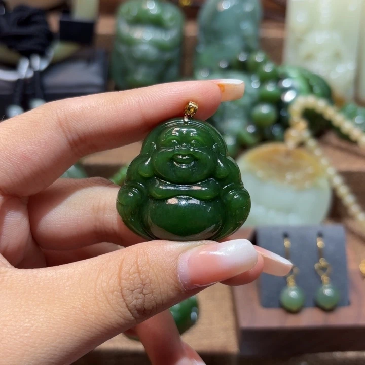 颈饰18K金镶嵌和田玉