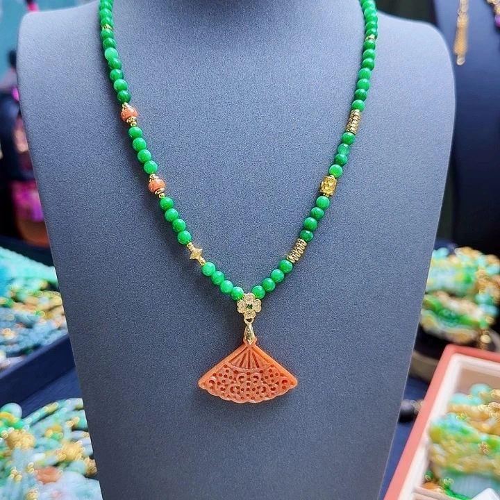 翡翠未镶嵌颈饰炸福利