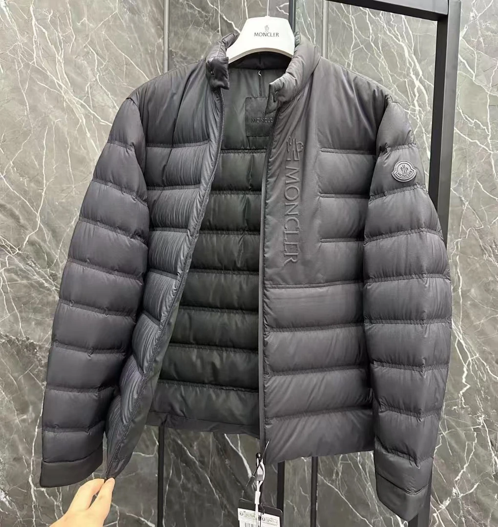 未使用 MONCLER 盟可睐蒙口/GG/AUTARET 男装黑色羽绒服  折扣款