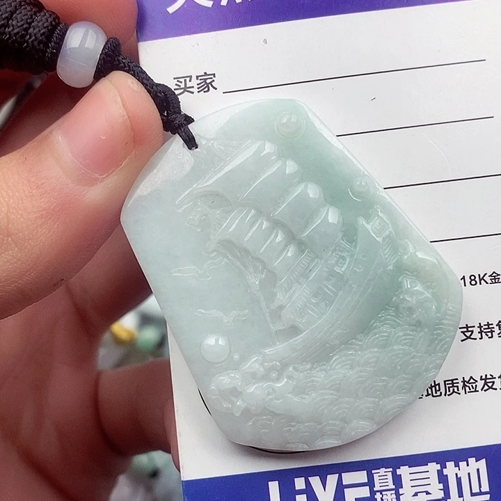 翡翠耳饰未镶嵌翡翠