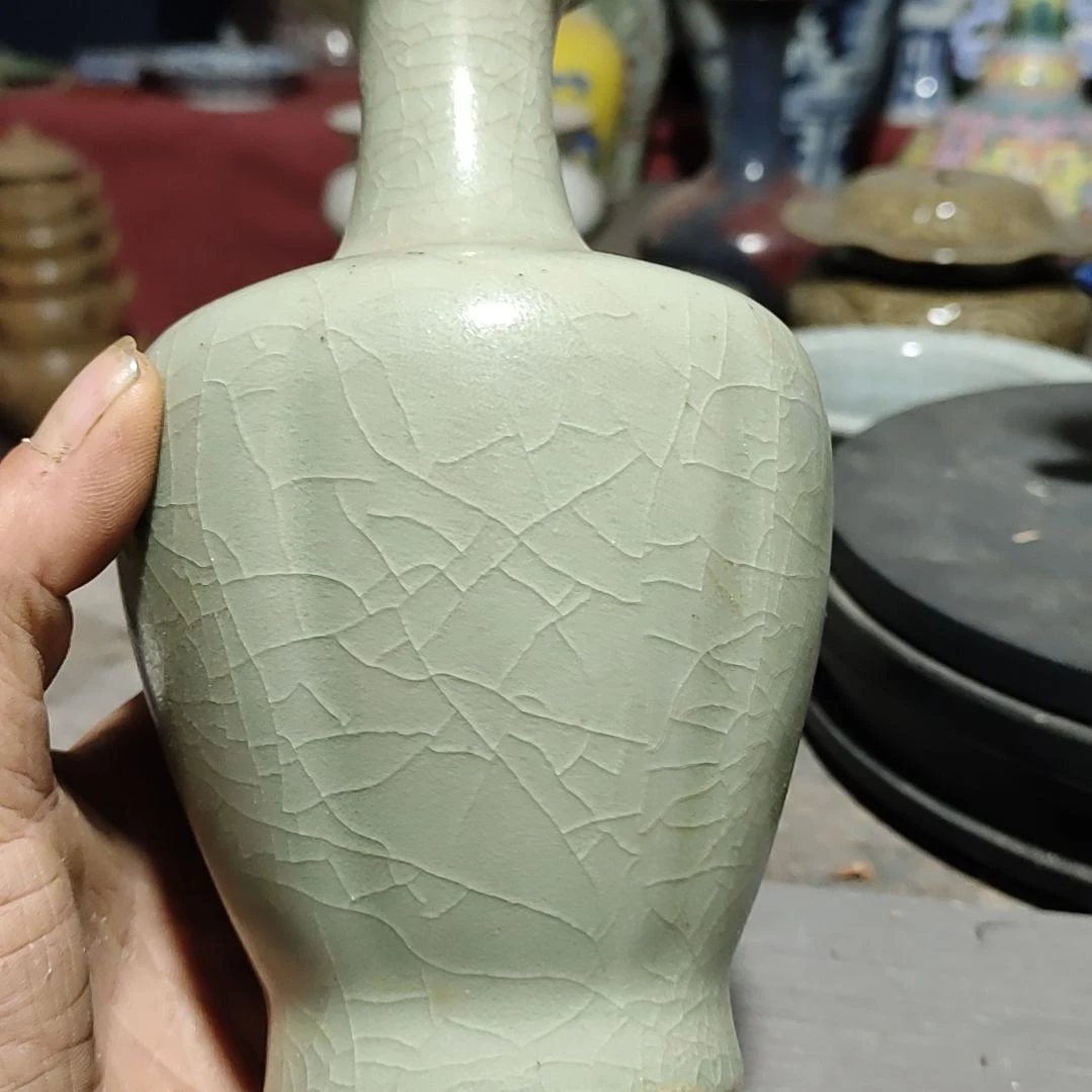 瓶依**故浙江龙泉窑工艺艺术珍藏品