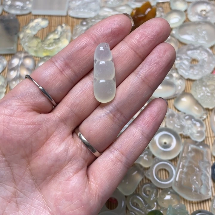 蛇纹石玉颈饰未镶嵌