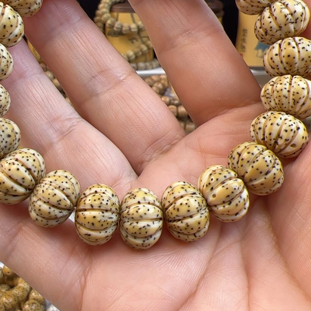 b****大叶紫檀（黑酸枝木类）