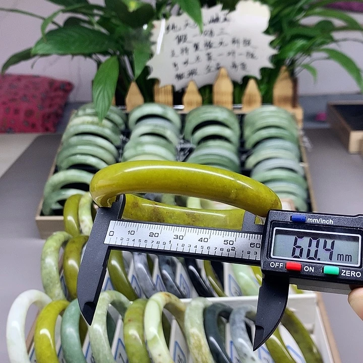 未镶嵌蛇纹石玉手镯33