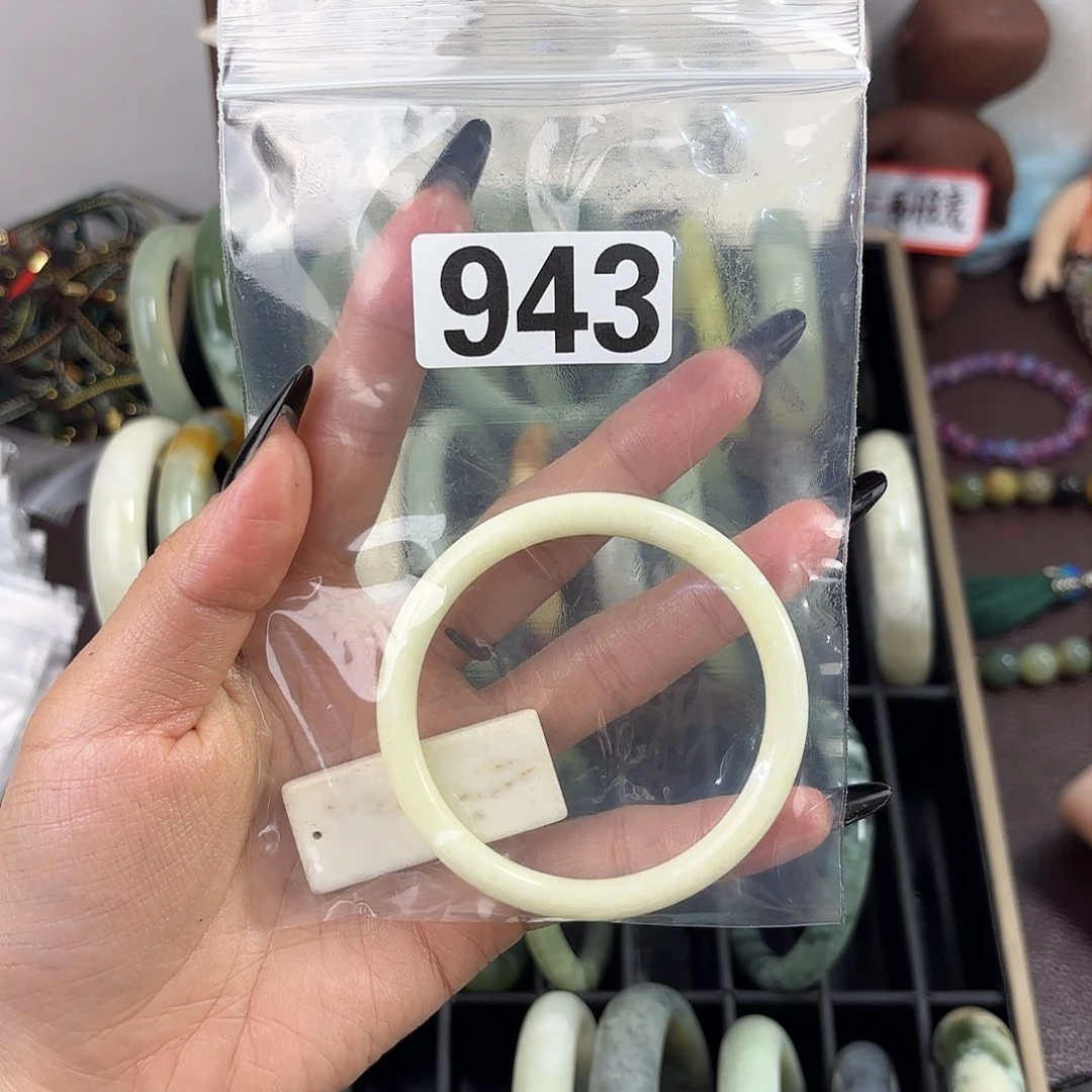 蛇纹石玉手镯未镶嵌向***意